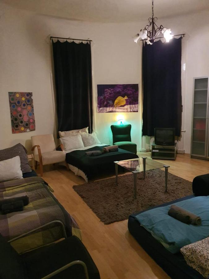 La Fiesta Apartment *